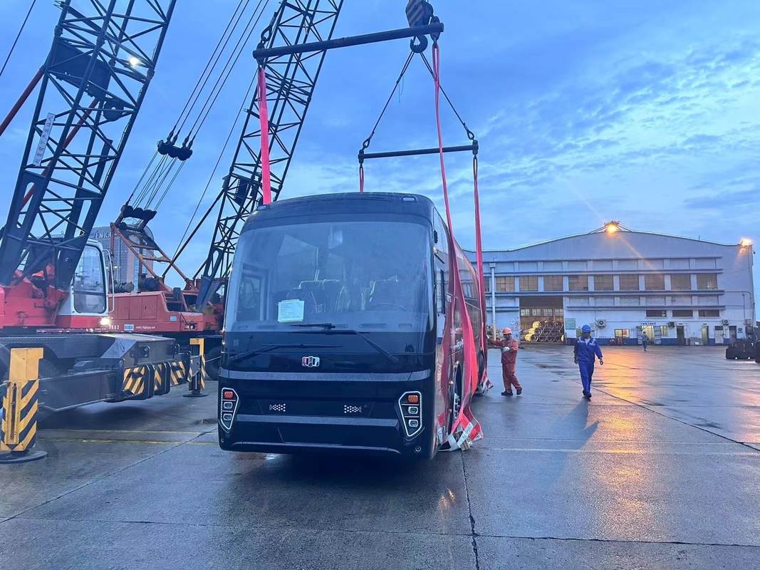 Intercity Electric Coach Bus 11m Length 46 Seats and 5700mm Wheelbase for Sustainable Public Transport